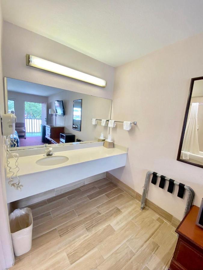 Regency Inn Fern Park Exteriér fotografie